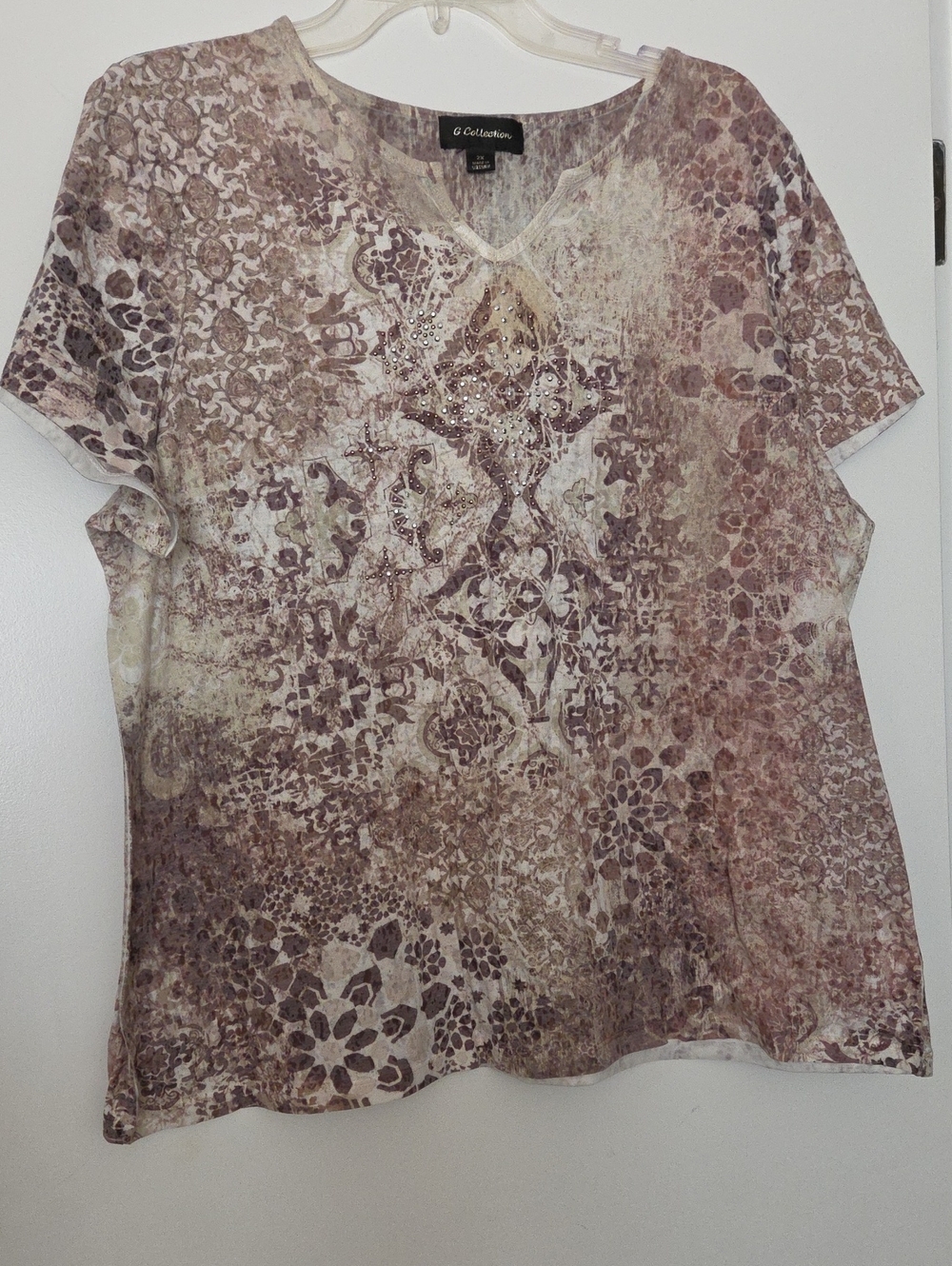 G Collection Women's Floral Pattern Short Sleeve Top in Taupe